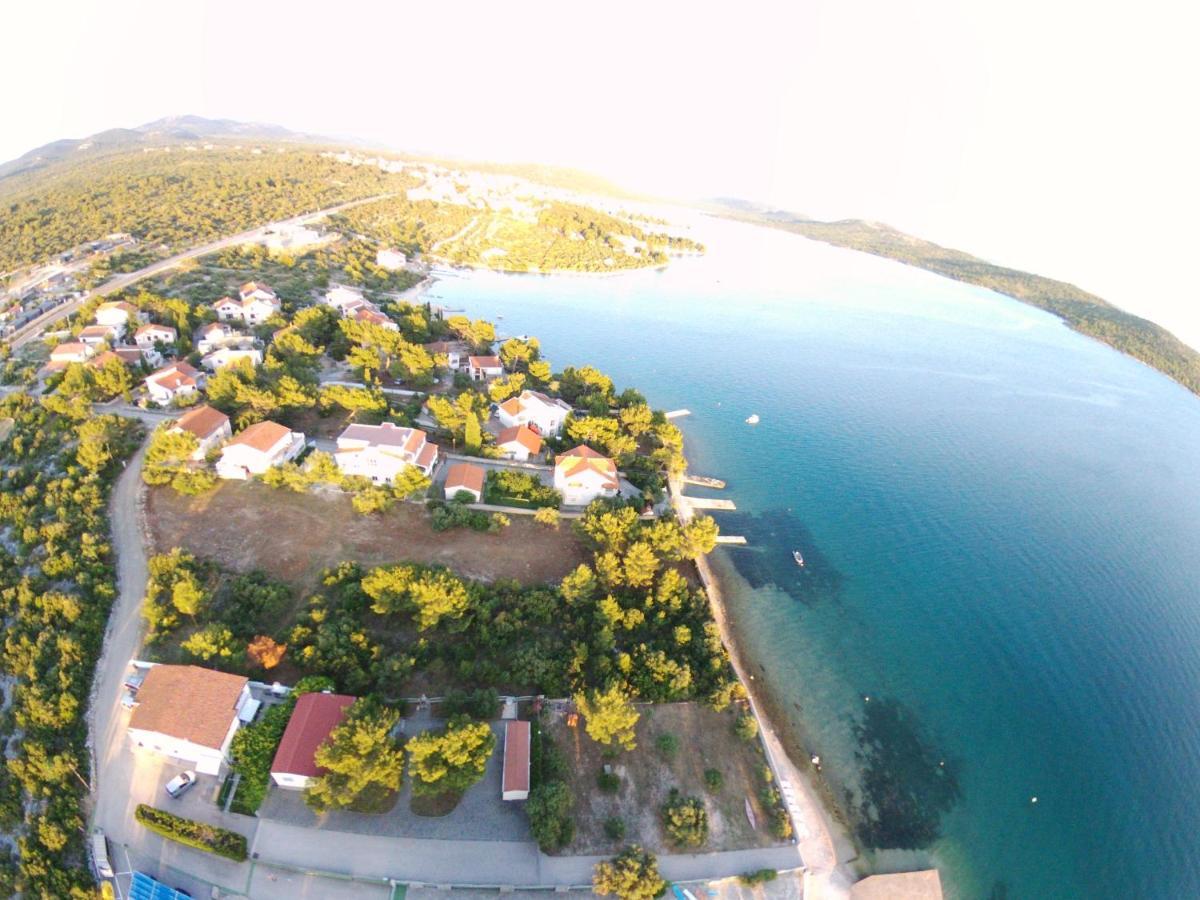 Apartments Vila Leona Pirovac Exterior photo