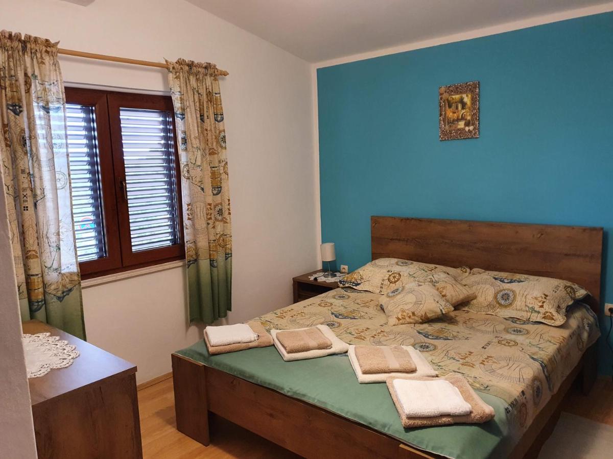 Apartments Vila Leona Pirovac Exterior photo