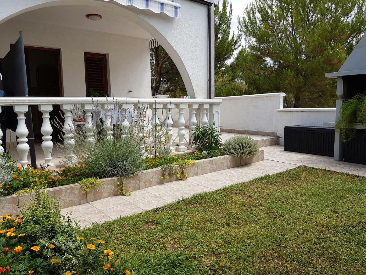 Apartments Vila Leona Pirovac Exterior photo